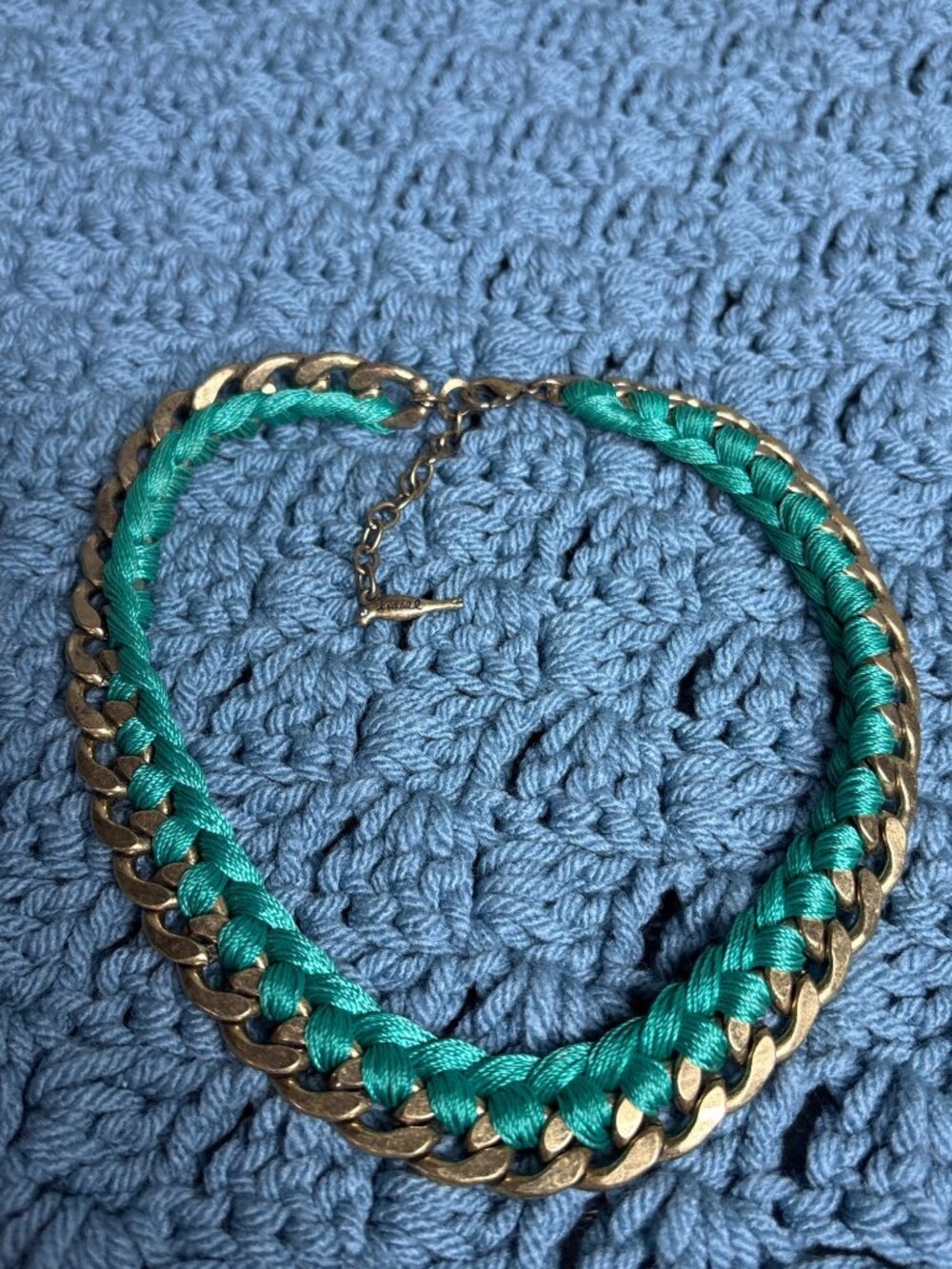 Chloe + Isabel Chunky Goldtone Chain Necklace Green Thread 14 - 16 inches Long